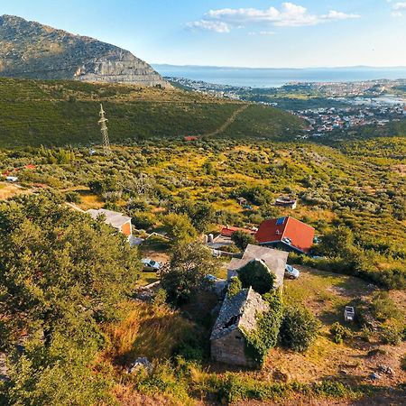 Вилла Olive Garden House In Zrnovnica With A View & Bbq Экстерьер фото