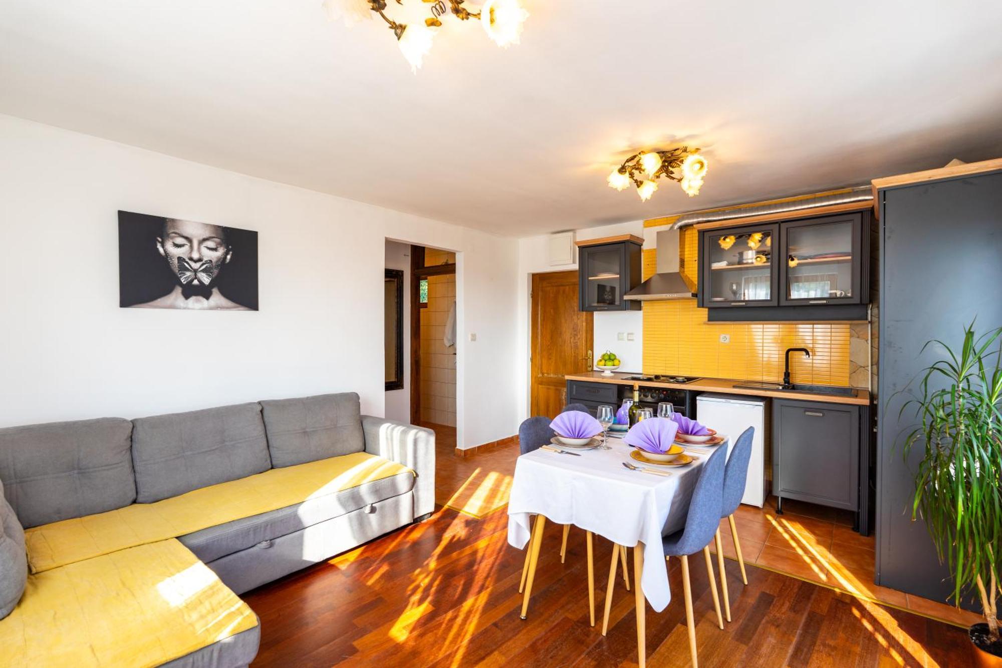 Вилла Olive Garden House In Zrnovnica With A View & Bbq Экстерьер фото
